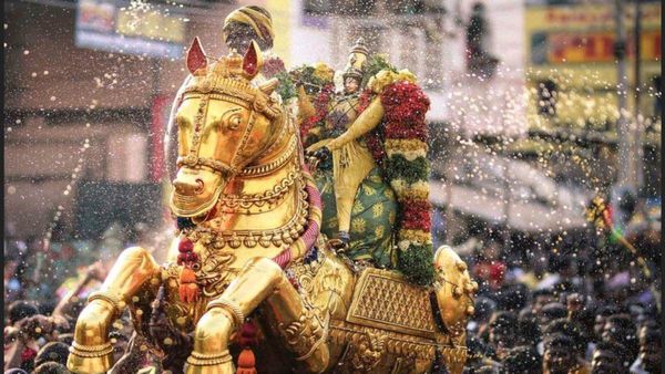 பட்டத்தரசிக்கு பட்டாபிஷேகம்..மதுரையில் நாளைமுதல் மீனாட்சி ஆட்சி..மகிழ்ச்சி வெள்ளத்தில்மக்கள் கூட்டம்