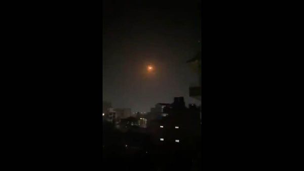 நடுவானில் தீப்பிடித்த காத்மாண்டு டூ துபாய் விமானம்.. இரவில் தீப்பிழம்பாக காட்சியளித்ததால் பரபரப்பு