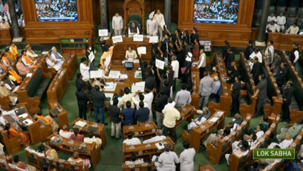 16 நாட்கள் முடங்கிய நாடாளுமன்றம்! 100 மணிநேரம் வீணடிப்பு! லோக்சபா, ராஜ்யசா காலவரையின்றி ஒத்திவைப்பு