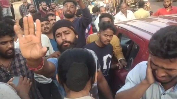 கர்நாடகா: பஜ்ரங் தள் அட்டூழியம்! இந்து பெண்ணுடன் பேருந்தில் சென்ற முஸ்லிம் இளைஞர் மீது தாக்குதல்!