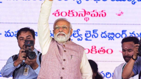 வாரிசு அரசியல்.. ஊழல் வேற.. போட்டுத்தாக்கிய பிரதமர் மோடி.. அதிர்ந்து கவனிக்கும் ஹைதராபாத் காங்கிரஸ்