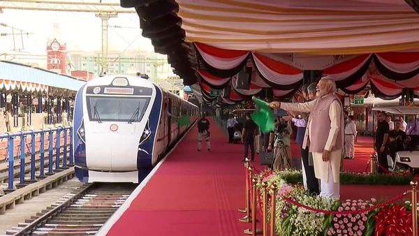 கோவையில் காபி, சேலத்தில் டிபன், சென்னையில் லஞ்ச், மோடி துவங்கி வைத்த வந்தே பாரத் ரயிலின் சிறப்புகள்