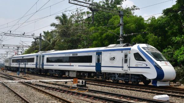 அஜித், விஜய் படத்துக்கே டஃப் தரும் போலயே.. மின்னல் வேகத்தில் விற்று தீரும் வந்தே பாரத் டிக்கெட்கள்