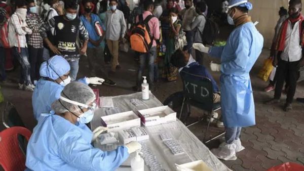 இந்தியாவில் ஒருநாள் கொரோனா பாதிப்பு 7,830; ஆக்டிவ் கேஸ்கள் 40,215-உச்சநீதிமன்றத்தில் கட்டுப்பாடுகள்!