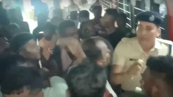 செங்கல்பட்டில் பயணிகள் திடீர் போராட்டம்..ஒரு மணி நேரம் தாமதமாக சென்ற நாகர்கோவில் எக்ஸ்பிரஸ் ரயில்