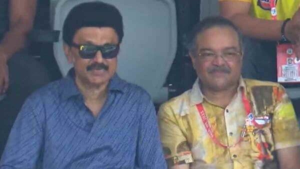 சென்னை-பஞ்சாப் போட்டியை நேரில் ரசித்த முதல்வர் ஸ்டாலின்! கவனம் ஈர்த்த கூலிங் கிளாஸ்-நீலநிற டீசர்ட்