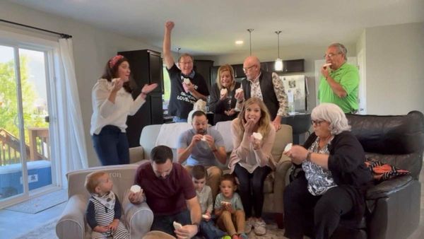 138 ஆண்டுக்கு பின் பிறந்த முதல் பெண் தேவதை... அதிசய குழந்தையை கொண்டாடி தீர்க்கும் குடும்பம்!