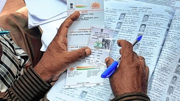 நீங்க வாக்காளர் லிஸ்ட்டில் இருக்கீங்களா.. வாக்காளர் பட்டியலில் உங்க பேர் சேக்கணுமா.. அப்ப இதை படிங்க