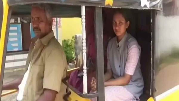 பத்தாம் வகுப்பில் சாதனை..493 மார்க் வாங்கிய ஆட்டோ டிரைவர் மகள்..479 மார்க் பெற்ற கார் டிரைவர் மகள்