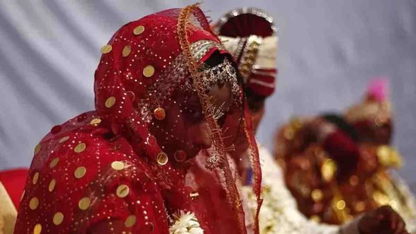 என்னாது.. இந்த நாட்டுல 15 வயசானாலே கல்யாணம் பண்ணிருவாங்களா.. இங்க பாருங்க லிஸ்ட்!