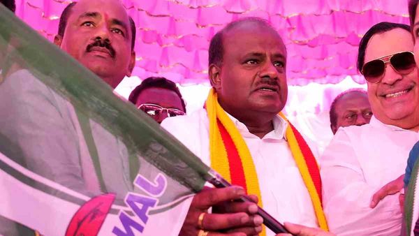 கர்நாடகாவில் யாருடன் கூட்டணி.. டுவிஸ்ட் கொடுத்த ஜேடிஎஸ்.. இப்போதே கிளம்பிய பரபரப்பு.. என்னாச்சு