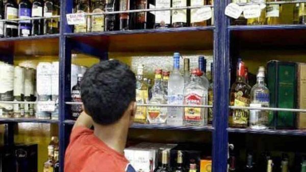 டாஸ்மாக் கடை எதிரே பாரில் மது வாங்கி குடித்த 2 பேர் வாயில் நுரை தள்ளி பலி.. தஞ்சாவூரில் அதிர்ச்சி!