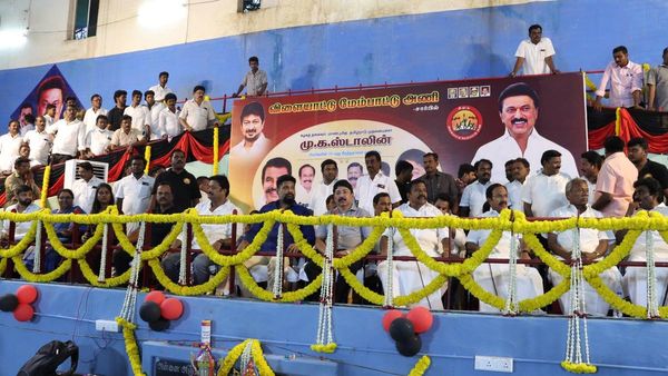 சேலத்தில் மேடை ஏற வந்த அமைச்சர் கே.என்.நேரு! கால் தடுக்கி கீழே விழுந்ததால் பரபரப்பு.. ஏன் என்னாச்சு?
