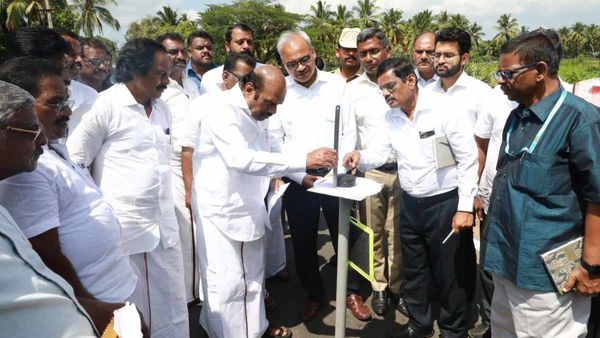 ஜூனில் Mobile App அறிமுகம்! பதிவேற்றம் செய்த 24 மணி நேரத்தில் மோசமான சாலை சரி செய்யப்படும்! -எவ வேலு