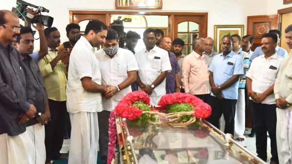 கருமுத்து கண்ணன் மறைவு! உடலை பார்த்து கண்ணீர் விட்டு அழுத அமைச்சர் பிடிஆர்! யாருக்கு யார் ஆறுதல்!