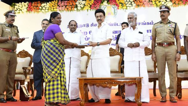 டைலர் -டீ கடை! மனம் திருந்திய 660 மாஜி சிறைவாசிகள்! உதவிக்கரம் நீட்டி புத்தொளி பாய்ச்சிய ஸ்டாலின்!