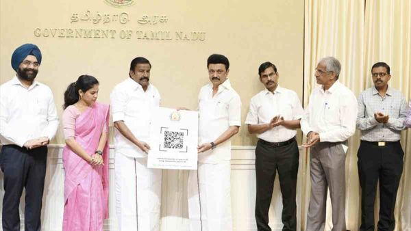 மனு கொடுக்க மக்கள் அலையவேண்டாம்! சீர்மிகு ஆளுமை திட்டத்தின் கீழ் QR Code! ஒரு ஸ்கேன் செய்தால் போதும்