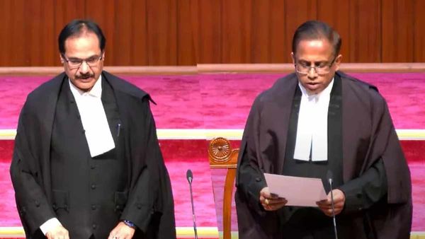 தமிழகத்தின் மூத்த வழக்கறிஞர் கே.வி.விஸ்வநாதன் உட்பட இருவர் உச்சநீதிமன்ற நீதிபதியாக பதவியேற்றனர்