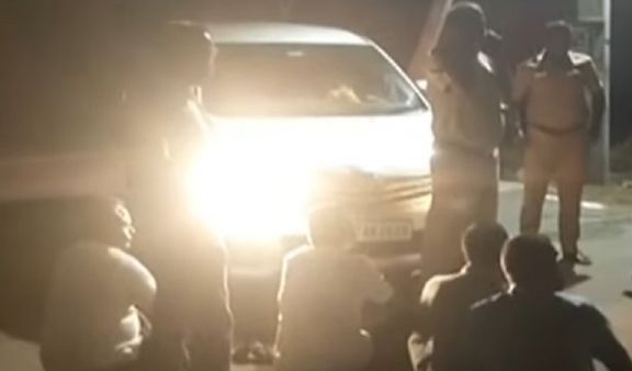 கரூரில் துணை மேயர் தாரணி வீட்டுக்கு சீல்.. இரவில் ஐடி அதிகாரிகளை சிறை பிடித்த திமுகவினர்.. பரபரப்பு