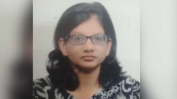 30 ஆயிரம் வாங்கும் அரசு ஊழியர் வீட்டில்..ரூ7 கோடி-பல சொகுசு கார்கள்..சோதனைக்கு சென்ற அதிகாரிகள் ஷாக்