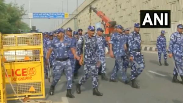 முதல் நாளே சோதனை- புதிய நாடாளுமன்றம் நோக்கி மல்யுத்த வீராங்கனைகள் பேரணி- இணையும் விவசாயிகள்!