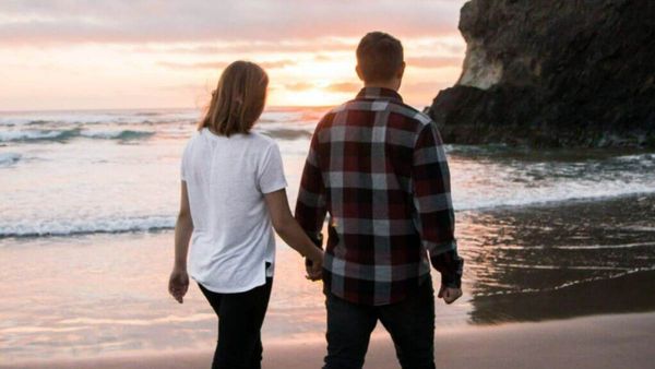 ஆண்களுக்கு ஏன் இளம்பெண்களை விட.. நடுத்தர வயது பெண்களை அதிகம் பிடிக்கிறது தெரியுமா? காரணம் இதுதான்