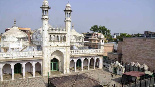 மீண்டும் ஞானவாபி மசூதி சர்ச்சை.. இந்திய தொல்லியல் ஆய்வுக்கு உத்தரவிடனும்! 4 பெண் பக்தர்கள் மனு