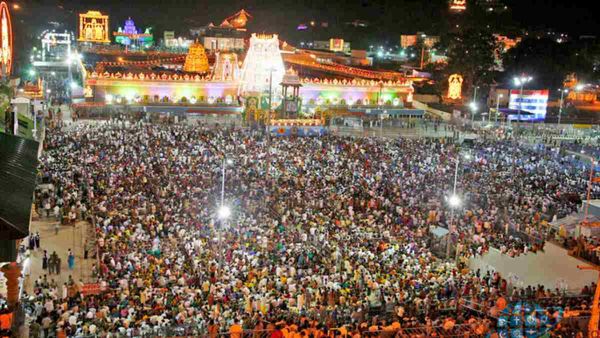  கோடை விடுமுறை..திருப்பதி ஏழுமலையானை தரிசிக்க குவியும் கூட்டம்..3 நாட்கள் விஐபி தரிசனம் ரத்து