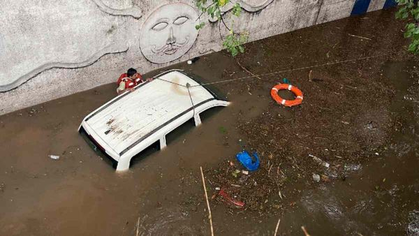 பெய்த பேய் மழை.. சுரங்கப்பாதையில் மூழ்கிய கார்! இளம் பெண் பரிதாபமாக மரணம்! பெங்களூரில் ஷாக் சம்பவம்