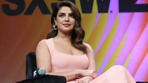 “என் உள்ளாடையை பார்க்க விரும்பினாரு..” இயக்குநர் மீது நடிகை பிரியங்கா சோப்ரா பரபர புகார் - யார் அது?