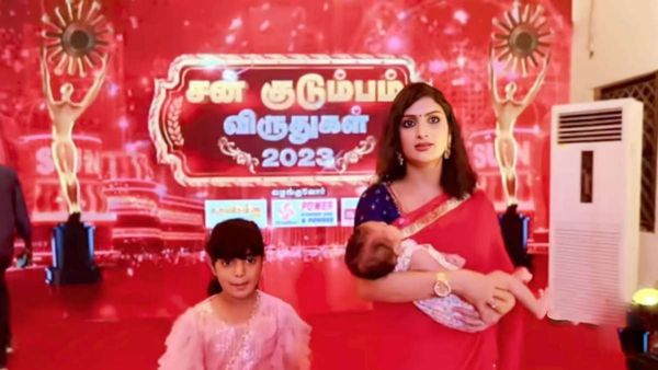 கைவிட்ட காதல்.. கை குழந்தையோடு திவ்யா ஸ்ரீதர்..மேடையில் செய்த செயல்..நெகிழ்ச்சியான தருணம்