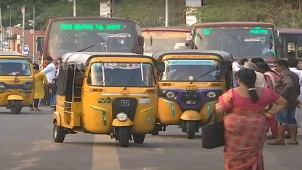 முடிஞ்சது பஸ் ஸ்டிரைக்.. கொஞ்ச நேரத்தில் திணறிபோன சென்னை.. போக்குவரத்து ஊழியர்களால் பரிதவித்த பயணிகள்