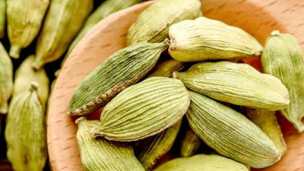 உடல் சூடு..பித்த மயக்கம் குணமாக ஏலக்காய் இருக்கே..சளி காய்ச்சல் எல்லாம் ஓடிப்போகுமாம்!