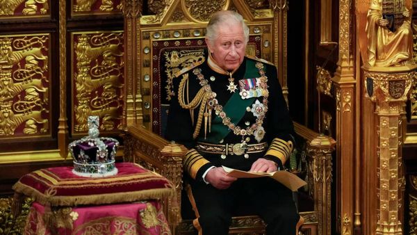 70 ஆண்டுக்கு பின் கோலாகலம்.. பிரிட்டன் மன்னராக இன்று முடிசூட்டும் 3ம் சார்லஸ்.. லண்டனில் பிரமாண்டம்