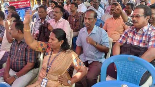 சென்னை எழும்பூரில்.. சிதம்பரம் அண்ணாமலை பல்கலைக்கழக.. பேராசிரியர்கள் உண்ணாவிரத போராட்டம்