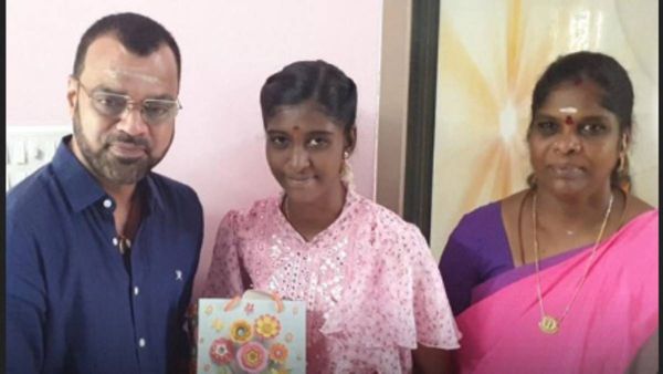 தமிழில் 100 மார்க் வாங்கிய மாணவியை நேரில் பாராட்டிய தாடி பாலாஜி!.. விரைவில் அரசியலுக்கு வர்றாராம்!