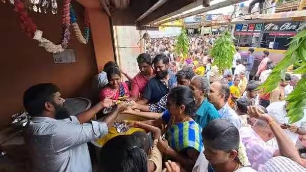 இதுதான் தமிழ்நாடு.. தேரோட்டத்தில் பக்தர்களுக்கு கேசரி வழங்கிய இஸ்லாமியர்.. அவிநாசியில் நெகிழ்ச்சி