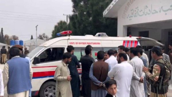 பயங்கரம்.. பள்ளியில் நுழைந்து சரமாரி துப்பாக்கிச்சூடு.. 7 ஆசிரியர்கள் துடிதுடித்து பலி.. ஷாக் தகவல்