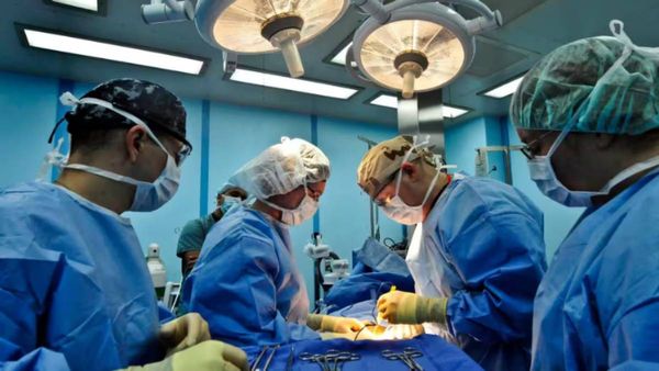 உலகில் முதல் முறையாக! தாயின் கருவறையில் இருக்கும் சிசுவுக்கு மூளையில் அறுவை சிகிச்சை! ஏன் என்னாச்சு?