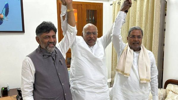 இறுதியாக வென்ற மேலிடம்.. கார்கேவை ஒன்றாக சந்தித்த சித்தராமையா-டிகே சிவக்குமார்! போட்டோவ பாருங்க!