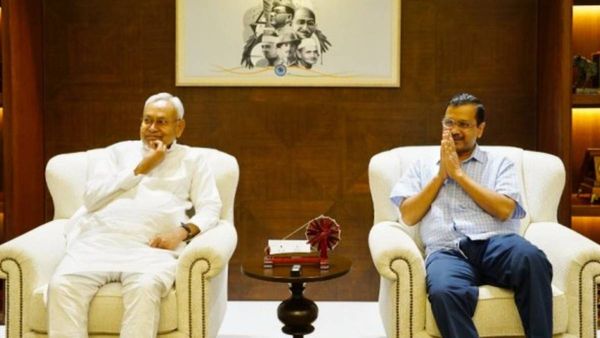 கங்கணம் கட்டி இறங்கிய நிதீஷ் குமார்.. “2024 தேர்தலில் பாஜகவை தோற்கடிக்கனும்”- கெஜ்ரிவாலுடன் மீட்டிங்