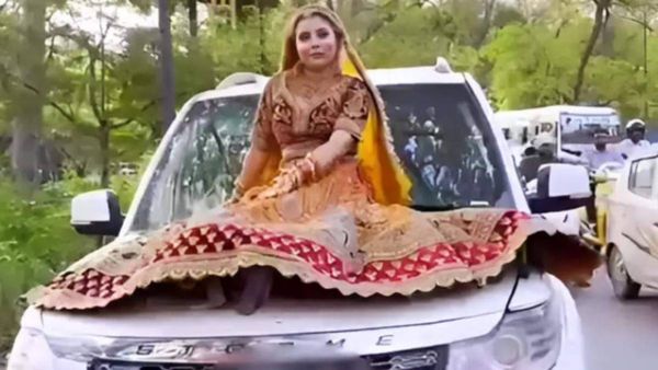 நட்ட நடுரோட்டிலேயே 