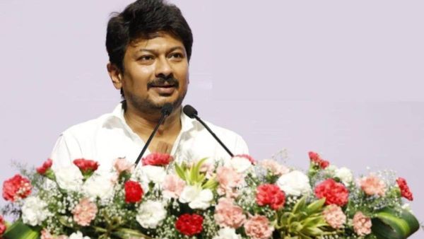 சுயமரியாதையோடு இருக்கனும்.. அதிமுக போல பாஜகவிடம் அடிமையாக இருக்காதீங்க..மணமக்களுக்கு உதயநிதி அட்வைஸ்