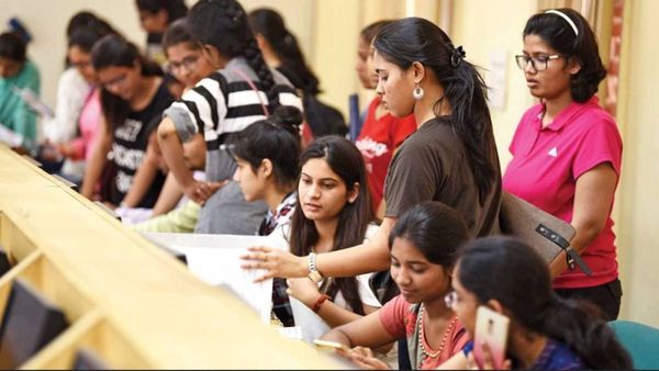 நாளை 10, 11ம் வகுப்பு தேர்வு முடிவு.. இன்டெர்நெட், பவர்கட் பிரச்சனையா? 3 வழிகளில் ஈசியா பார்க்கலாம்