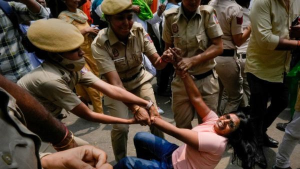 கைது..வழக்குப்பதிவு..ஜந்தர் மந்தரில் அனுமதி மறுப்பு..மல்யுத்த வீரர்களுக்கு அதிர்ச்சி மேல் அதிர்ச்சி