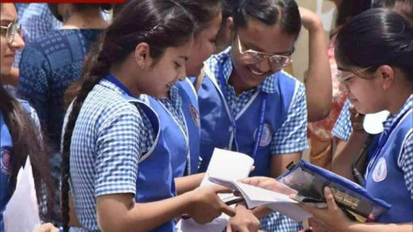 தமிழ் பாடத்தில் 9 பேர் 100க்கு 100.. வாவ்.. அந்த சப்ஜெக்ட்டில் அதிகமா? சென்டம் லிஸ்ட் முழுமையாக இதோ!