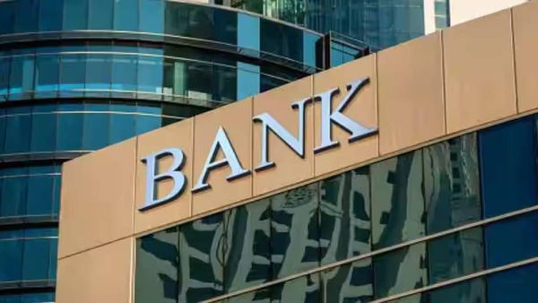 மிடில் கிளாஸ்தான் டார்கெட்.. வங்கிகள் விரிக்கும் வலை.. சுதாரிக்காவிட்டால் ஆயுசுக்கும் கடனாளிதான்