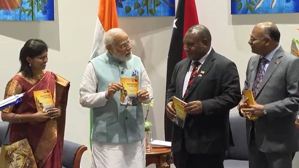 தோக் பிசின் மொழியில் திருக்குறள்- பப்புவா நியூ கினியில் வெளியிட்டு பிரதமர் மோடி பெருமிதம்!