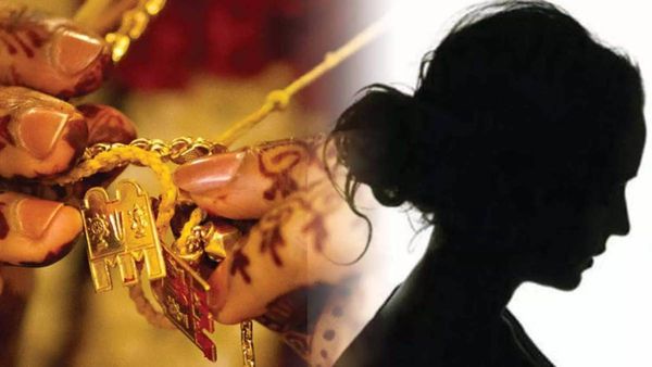 ஈரத்தாலியை சட்டுனு கழட்டிட்டு.. அத்தனை பேர் சுற்றிலும் நிற்க.. 