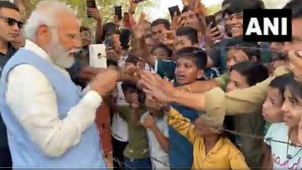 நோ.. ‛பிரதமர்’ பதவி மட்டும் வேண்டவே வேண்டாம்! சிறுவனிடம் சட்டென சொன்ன மோடி!கலபுரகியில் சுவாரசியம்